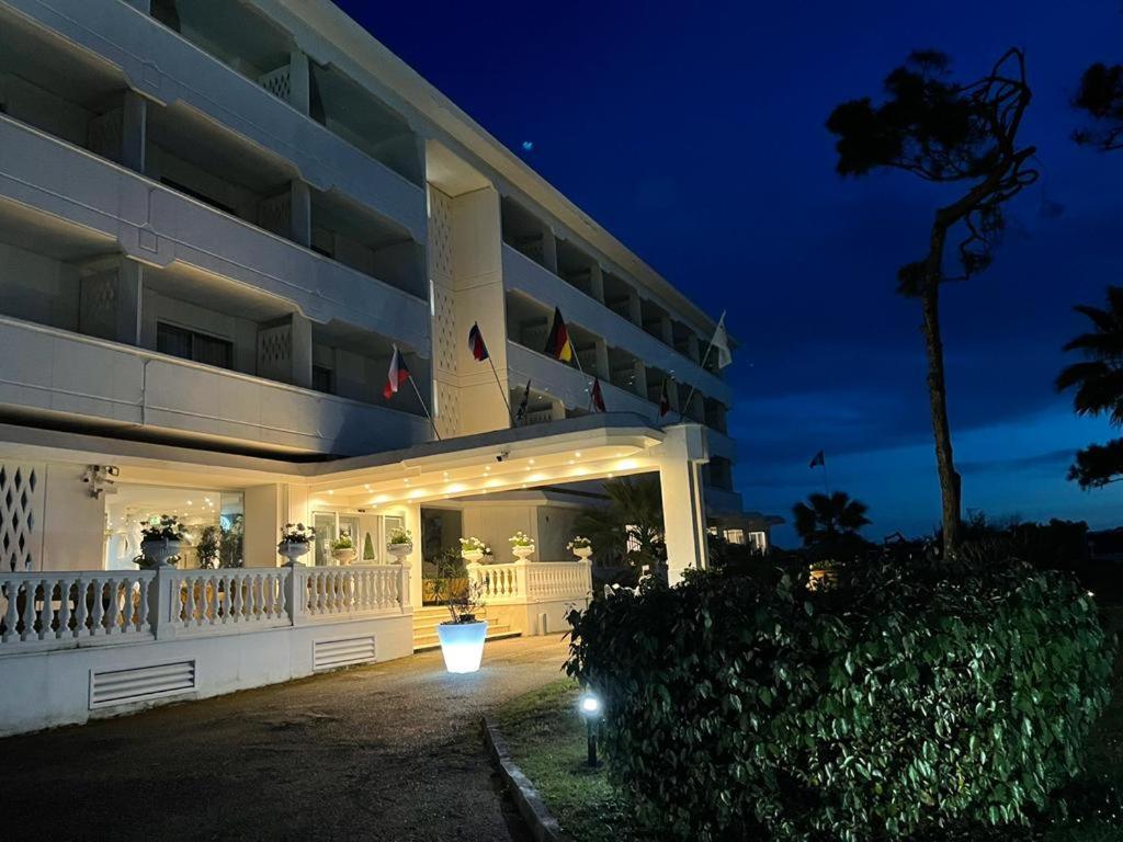 Domizia Palace Hotel Baia Domizia Eksteriør bilde