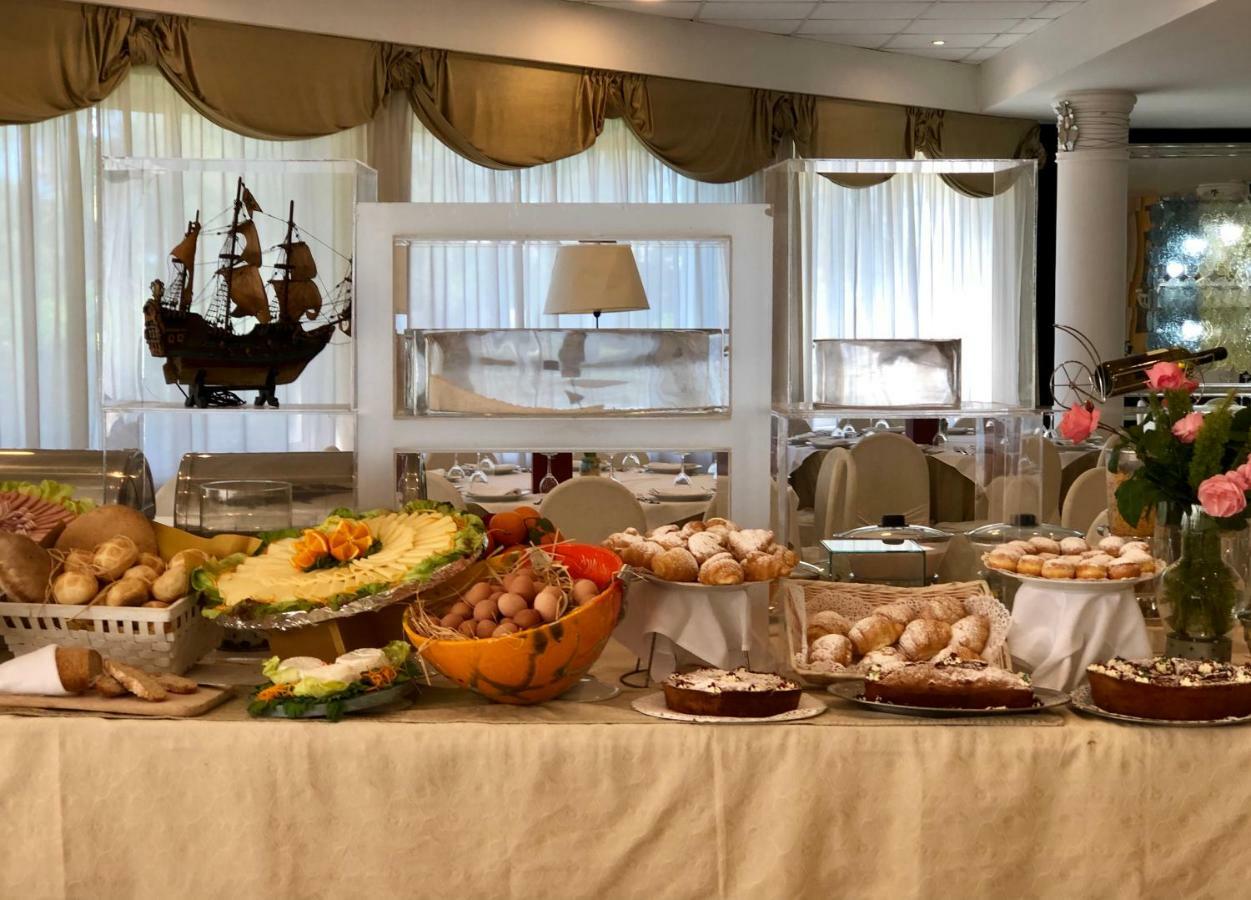 Domizia Palace Hotel Baia Domizia Eksteriør bilde